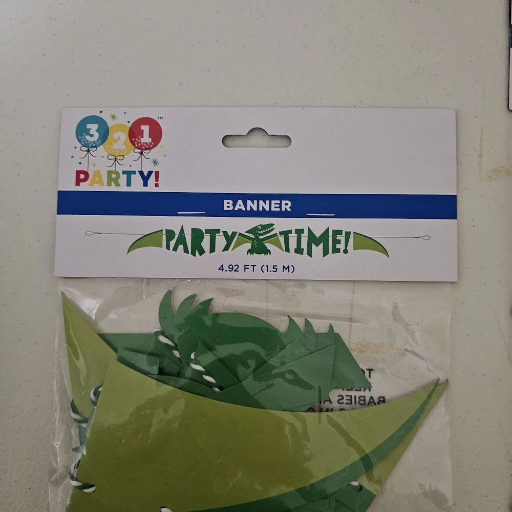 106 piece Dinosaur Party Bundle